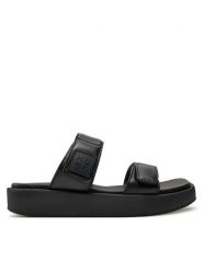 Hugo Klapki Emma Slide Napu 50517329 Czarny. Czarne klapki damskie Hugo, bez wzorów, ze skóry, bez obcasa, bez zapięcia. Za 499.99 zł.