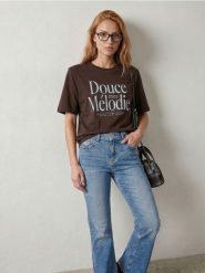 Jeansy flare z efektem sprania low waist - niebieski. Niebieskie jeansy damskie Sinsay, bez wzorów, z jeansu. Za 69.99 zł.