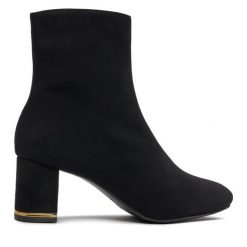 Botki Ted Baker. Czarne botki damskie Ted Baker, bez wzorów, bez obcasa, na słupku, bez zapięcia. Za 779.99 zł.
