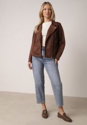 Niebieskie Jeansy z Bawełną o Kroju Mom Fit z Wysokim Stanem Kallis. Niebieskie jeansy damskie Born2be, bez wzorów, z bawełny, klasyczne, z podwyższonym stanem. Za 109.99 zł.