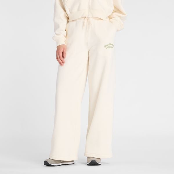 Spodnie damskie New Balance WP53902PEF – beżowe. Brązowe spodnie materiałowe damskie New Balance, z aplikacjami, z bawełny, klasyczne, z podwyższonym stanem. Za 199.99 zł.