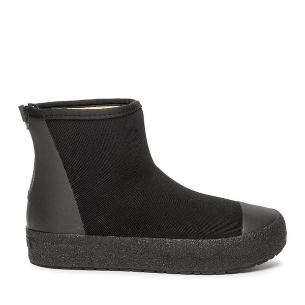 Botki Tretorn. Czarne botki damskie Tretorn, bez wzorów, bez obcasa, na płaskiej podeszwie, bez zapięcia. Za 549.99 zł.