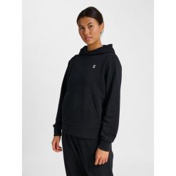 Bluza damska z kapturem Hummel Pulse. Czarne bluzy damskie Hummel, bez wzorów, bez ramiączek, z kapturem. Za 167.00 zł.