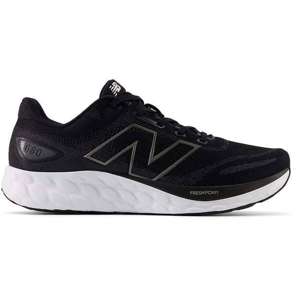 Buty męskie New Balance Fresh Foam 680 v8 M680LK8 – czarne. Czarne buty sportowe męskie New Balance, bez wzorów, z gumy, bez zapięcia, do biegania. Za 369.99 zł.