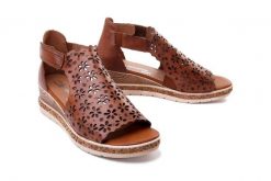 RIEKER REMONTE D3056-24 brown, sandały damskie. Brązowe sandały damskie Rieker Remonte, w ażurowe wzory, bez obcasa, na koturnie, bez zapięcia. Za 295.92 zł.