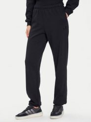 Under Armour Spodnie dresowe Ua Icon 6003676 Czarny Loose Fit. Czarne spodnie dresowe damskie Under Armour, bez wzorów, z bawełny. Za 269.99 zł.