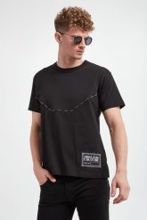 T-shirt męski VERSACE JEANS COUTURE. T-shirty męskie Versace Jeans Couture, l, bez wzorów, z jeansu, bez kołnierzyka, bez ramiączek. W wyprzedaży za 460.57 zł.