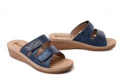 Inblu PV-15 004 Granatowy, klapki damskie. Niebieskie klapki damskie Inblu, na lato, bez wzorów, bez obcasa, na koturnie, bez zapięcia. Za 83.99 zł.