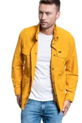 LEE FIELD JACKET GOLDEN YELLOW L88RCYNF 112123769. Żółte płaszcze męskie Lee, l, bez wzorów, bez kołnierzyka, bez kaptura. Za 189.99 zł.