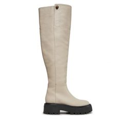 Kozaki Kurt Geiger. Białe kozaki damskie Kurt Geiger, bez wzorów, bez obcasa, na płaskiej podeszwie, bez zapięcia. Za 2,739.00 zł.