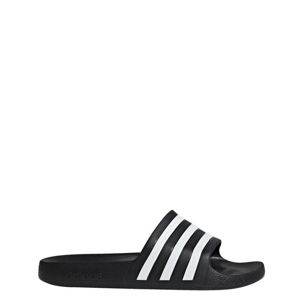 Klapki adilette Aqua. Białe klapki damskie Adidas, bez wzorów, sportowe, bez obcasa, bez zapięcia. Za 92.00 zł.