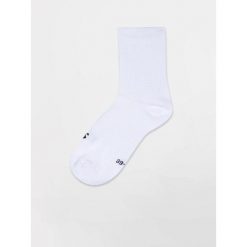 Skarpetki do połowy łydki TBS Midsoc. Białe skarpetki damskie TBS, bez wzorów. Za 212.50 zł.