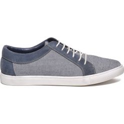 TRAMPKI MĘSKIE. Niebieskie trampki męskie TOP SECRET, na lato, bez wzorów, z materiału, sportowe, bez zapięcia. W wyprzedaży za 99.99 zł.