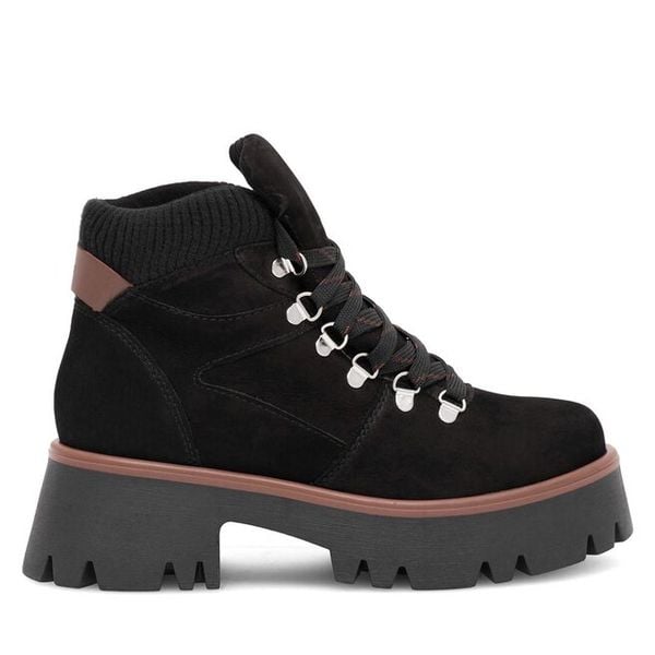 Botki Lasocki. Czarne botki damskie Lasocki, bez wzorów, bez obcasa, na płaskiej podeszwie, bez zapięcia. Za 329.99 zł.