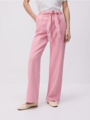 Jeansy wide leg z wiązaniem - różowy. Czerwone jeansy damskie Reserved, bez wzorów, z bawełny. W wyprzedaży za 99.99 zł.