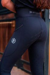 Damskie legginsy jeździeckie z pełną przyczepnością JD Attack Cathrine. Czarne legginsy damskie JD ATTACK, bez wzorów, z elastanu. Za 329.00 zł.