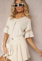 Beżowa Luźna Bluzka z Ażurową Wstawką na Rękawach Birian. Brązowe bluzki damskie Renee, w ażurowe wzory, z jeansu, eleganckie, bez kołnierzyka, bez ramiączek. Za 44.99 zł.