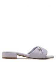 Guess Klapki Albert FL6ABR LEA03 Fioletowy. Fioletowe klapki damskie Guess, z aplikacjami, ze skóry, bez obcasa, bez zapięcia. Za 349.99 zł.