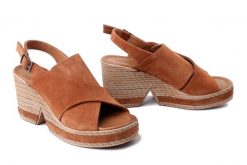 BOMBONELLA P009 4175 camel, sandały damskie. Brązowe sandały damskie Bombonella, bez wzorów, ze skóry, bez obcasa, na obcasie, bez zapięcia. Za 242.17 zł.