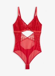 Body ze stringami, z koronki ze wzorem w serca. Czerwone body bonprix, bez wzorów, z koronki. Za 79.99 zł.
