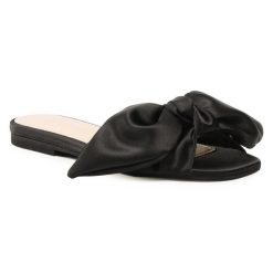 Klapki Eva Longoria. Czarne klapki damskie Eva Longoria, bez wzorów, bez obcasa, bez zapięcia. Za 429.99 zł.