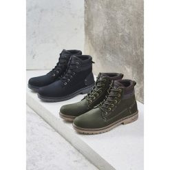 Khaki Trapery Reward. Brązowe buty zimowe męskie Born2be, na jesień, bez wzorów, z materiału, z okrągłym noskiem, bez obcasa, bez zapięcia. Za 129.99 zł.