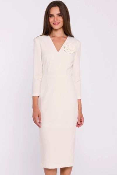 Elegancka sukienka ołówkowa z dekoltem V kremowa. Białe sukienki damskie Stylove, do pracy, l, z aplikacjami, z elastanu, biznesowe, bez kołnierzyka, bez ramiączek, midi, dopasowane. Za 449.00 zł.