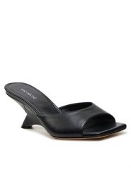 Vic Matié Klapki 1E1602D_E14C060101 Czarny. Czarne klapki damskie Vic Matié, bez wzorów, ze skóry, bez obcasa, bez zapięcia. Za 1,529.00 zł.