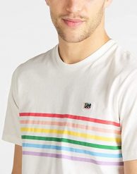 LEE PRIDE STRIPE TEE MĘSKI T-SHIRT LOGO KOSZULKA Z KRÓTKIM RĘKAWEM WHITE CANVAS L62UFERR 112114860. Białe t-shirty męskie Lee, l, bez wzorów, bez kołnierzyka, bez ramiączek. Za 59.99 zł.