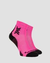 Skarpety unisex X-Socks RUN DISCOVER ANKLE FLUO PINK/BLACK P140. Czerwone skarpetki damskie X-Socks, bez wzorów, z materiału. Za 99.99 zł.