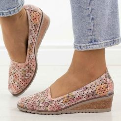 Czółenka damskie multi na koturnie Potocki 12306. Czółenka damskie POTOCKI, na wiosnę, w ażurowe wzory, ze skóry, bez obcasa, na koturnie, bez zapięcia. Za 169.00 zł.