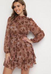 Brązowa Sukienka Rozkloszowana z Falbankami Zdobiona Metaliczną Nicią Ravistiel. Brązowe sukienki damskie Born2be, na co dzień, m, z aplikacjami, eleganckie, bez kołnierzyka, bez ramiączek, mini, rozkloszowane. Za 129.99 zł.