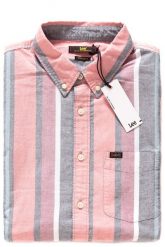 KOSZULA MĘSKA LEE BUTTON DOWN SS BURNED RED L886NULB 112123688. Czerwone koszule męskie Lee, l, bez wzorów, bez kołnierzyka, bez ramiączek. Za 129.99 zł.