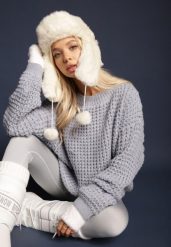 Jasnoniebieski Sweter z Wiskozą Ozdobiony Splotem Rialorae. Niebieskie swetry nierozpinane damskie Renee, l, bez wzorów, z wiskozy, casualowe, bez kołnierzyka, bez ramiączek. Za 59.99 zł.