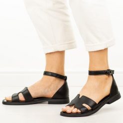 Czarne skórzane sandały damskie Vinceza 62305. Czarne sandały damskie VINCEZA, bez wzorów, z jeansu, bez obcasa, na płaskiej podeszwie, bez zapięcia. Za 199.00 zł.