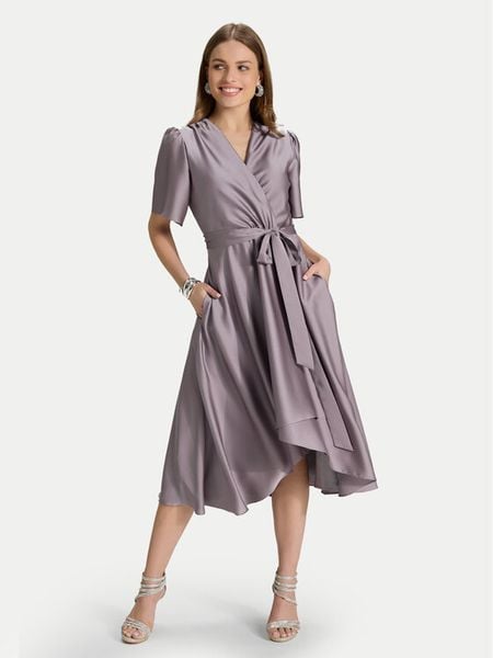 Swing Sukienka koktajlowa 5AJ04000 Fioletowy Regular Fit. Fioletowe sukienki damskie Swing, bez wzorów, z syntetyku, wizytowe, bez kołnierzyka, bez ramiączek. Za 599.99 zł.