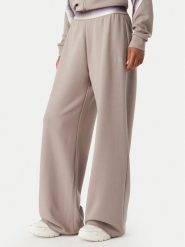 EA7 Emporio Armani Spodnie dresowe 7W001517 AF12501 U6100 Beżowy ciemny Wide Leg. Brązowe spodnie dresowe damskie EA7 Emporio Armani, bez wzorów, z dresówki. Za 514.99 zł.