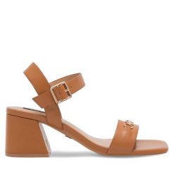 Sandały Nine West. Brązowe sandały damskie Nine West, bez wzorów, bez obcasa, na słupku, bez zapięcia. Za 149.99 zł.