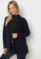 Granatowy Niezapinany Kardigan z Dodatkiem Kaszmiru z Kieszeniami Zaima. Niebieskie kardigany damskie Born2be, s, bez wzorów, z kaszmiru, biznesowe, bez kołnierzyka. Za 149.99 zł.
