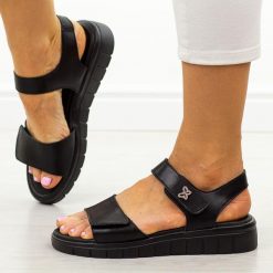 Czarne skórzane sandały damskie Vinceza 79540. Czarne sandały damskie VINCEZA, bez wzorów, z jeansu, bez obcasa, bez zapięcia. Za 179.00 zł.