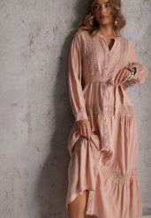 Jasnoróżowa Wiskozowa Sukienka o Rozkloszowanym Kroju z Wiązanym Paskiem i Koronką Reisavien. Czerwone sukienki damskie Renee, na co dzień, l, bez wzorów, z koronki, eleganckie, bez kołnierzyka, bez ramiączek, maxi, rozkloszowane. Za 179.99 zł.