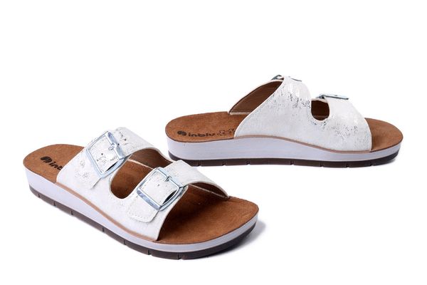 INBLU CP-50 001 biały, klapki damskie. Białe klapki damskie Inblu, na lato, bez wzorów, bez obcasa, bez zapięcia. Za 83.99 zł.