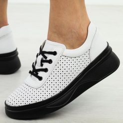 Białe ażurowe skórzane półbuty damskie Vinceza 79506. Białe półbuty damskie VINCEZA, na jesień, w ażurowe wzory, z jeansu, eleganckie, bez obcasa, na płaskiej podeszwie, bez zapięcia. Za 199.00 zł.