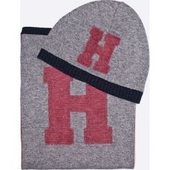 Tommy Hilfiger - Czapka + szalik Happy Holidays. Czapki męskie Tommy Hilfiger. W wyprzedaży za 299.90 zł.