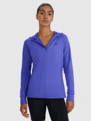 4F Bluza treningowa regular szybkoschnąca damska - niebieska M. Niebieskie bluzy damskie 4F, m, bez wzorów, z dzianiny, sportowe, bez ramiączek, z kapturem. Za 199.99 zł.