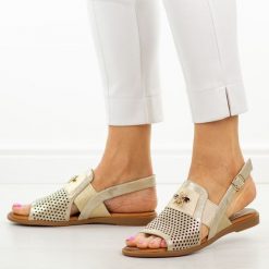 Złote skórzane płaskie sandały damskie Cambell 19396. Żółte sandały damskie Cambell, z aplikacjami, z gumy, bez obcasa, na płaskiej podeszwie, bez zapięcia. Za 219.00 zł.