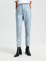 Jeansy mom fit - niebieski. Niebieskie jeansy damskie Sinsay, bez wzorów, z jeansu, z podwyższonym stanem. Za 89.99 zł.