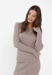 Prążkowany sweter S-LARA. Brązowe swetry nierozpinane damskie Volcano, s, bez wzorów, z dzianiny, bez kołnierzyka, bez ramiączek. Za 149.99 zł.