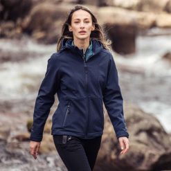 Dlx Christine- Damska kurtka Dlx Softshell Granatowa Marl. Niebieskie kurtki sportowe damskie DLX, bez wzorów, z softshellu, bez ramiączek, bez kaptura, trekkingowe. Za 426.99 zł.
