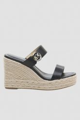 MICHAEL KORS Czarne sandały Lucinda Wedge. Czarne sandały damskie Michael Kors, bez wzorów, bez obcasa, bez zapięcia. W wyprzedaży za 529.99 zł.